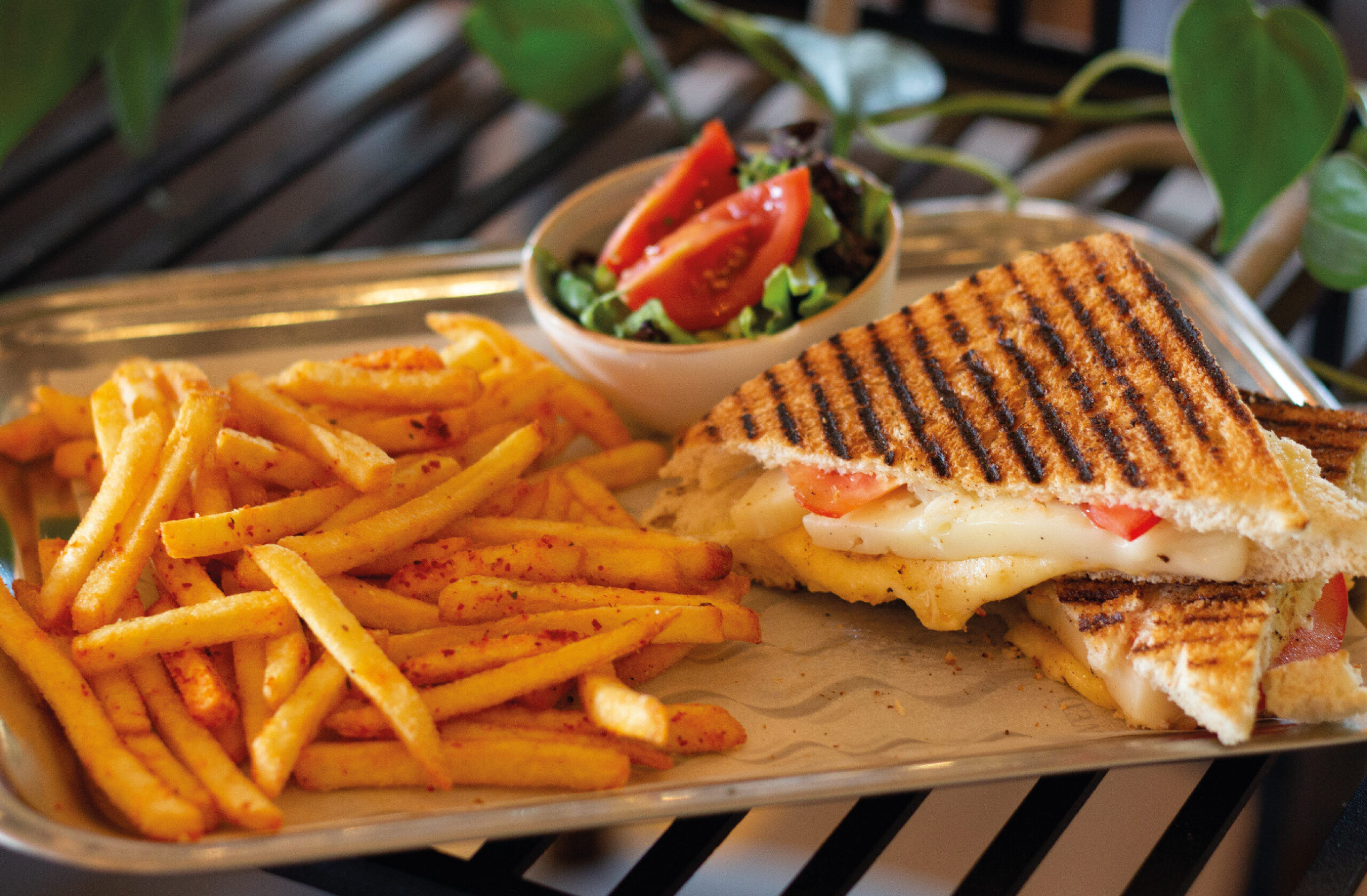 BEYAZ PEYNİRLİ TOST