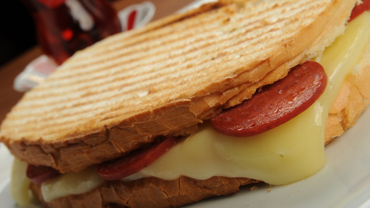 SUCUKLU KAŞARLI TOST