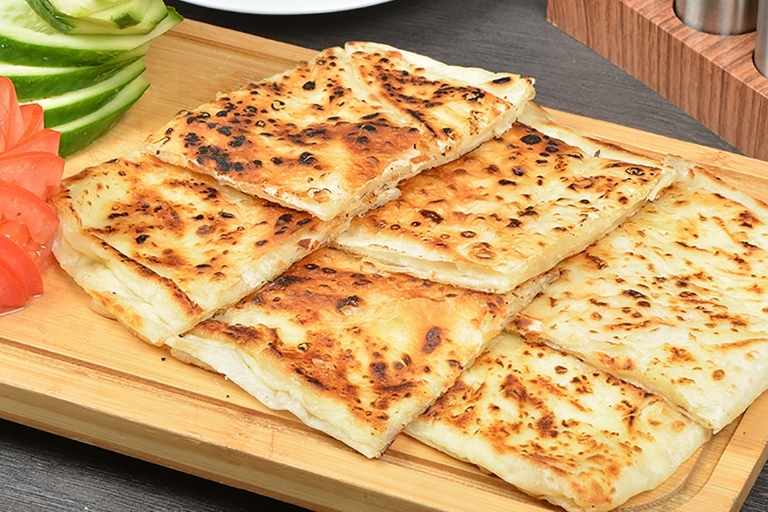 SUCUKLU KAŞAR PEYNİRLİ GÖZLEME